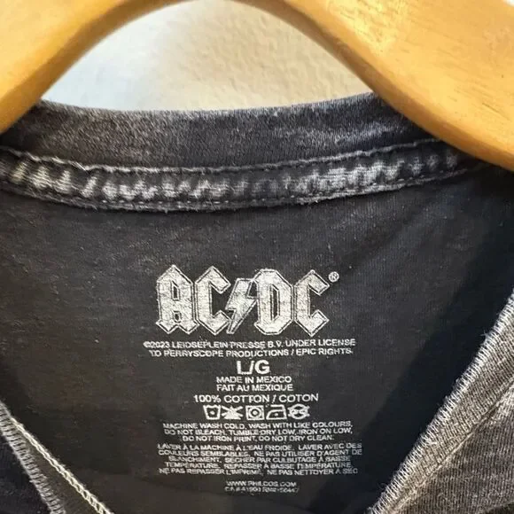 AC/DC Black and Red Short Sleeve Tee Heat Seeker - Picture 3 of 5